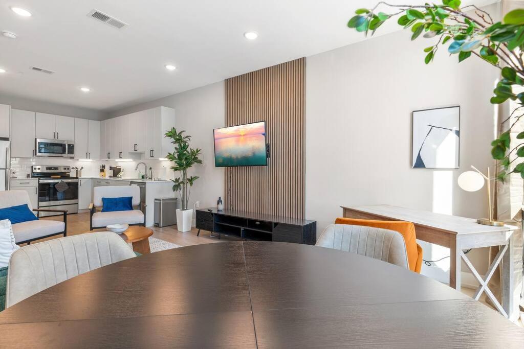 King Bed - Stunning Pier Views - Near Fishtown Philadelphia
