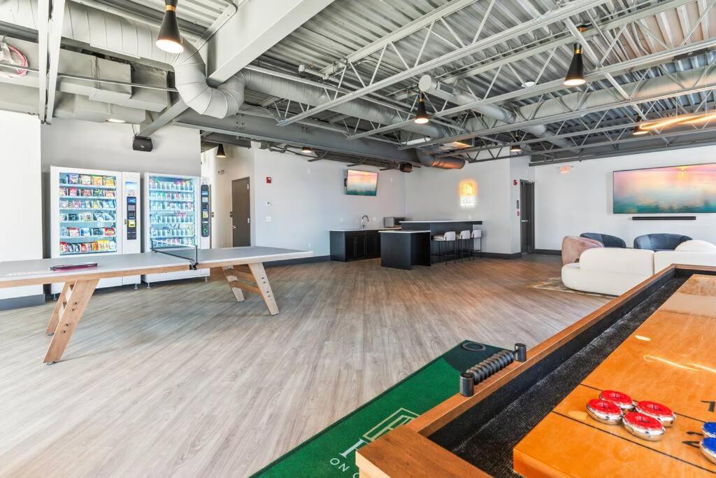 King Bed - Stunning Pier Views - Near Fishtown