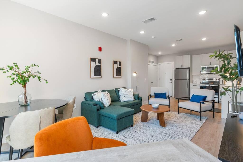 Apartment King Bed - Stunning Pier Views - Near Fishtown